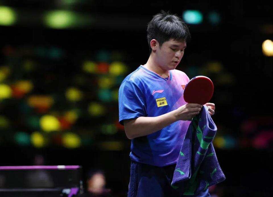 的喧嚣而轻 的喧嚣而轻